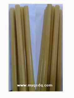 ���������ɵ繤�޼����ά�����Ի�����֬�����決������ģ������ѹ��ӹ����ɵĽ����,Բ�εİ��ò����������иߵĻ�е���ܡ�������ܺ����õĻ�е�ӹ��ԡ����ȵȼ��ɷ�ΪB����130�ȣ�F����155�ȣ�H����180�ȣ�C����180�����ϣ��������ڵ����豸������Ե�ṹ�㲿���������ڳ�ʪ���������ºͱ�ѹ������ʹ�á�
