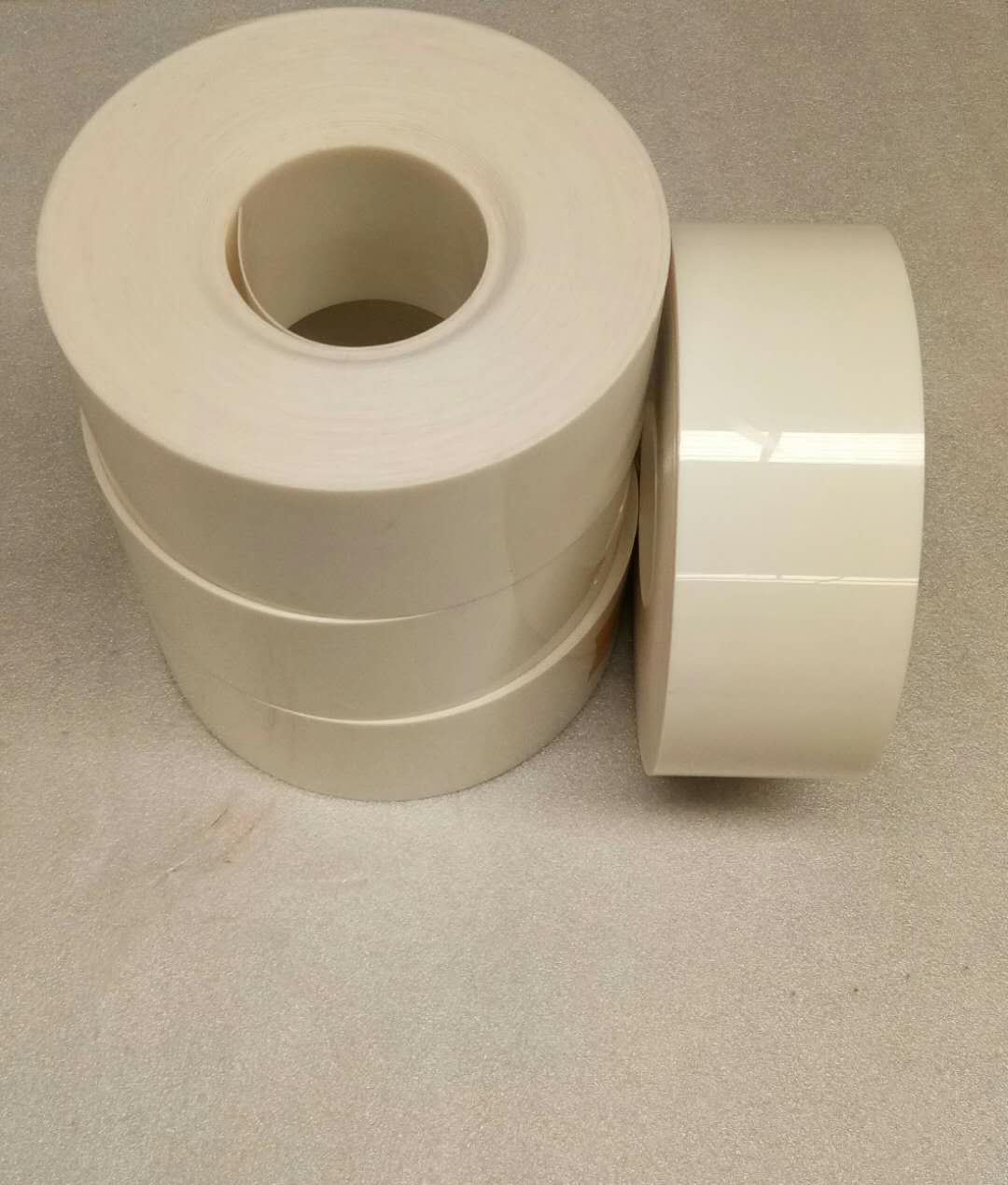 PET����Ĥ����������������Ͼ�����ĤͿ��F���۰�����ճ��ճ�϶��ɵĶ����������ϲ���